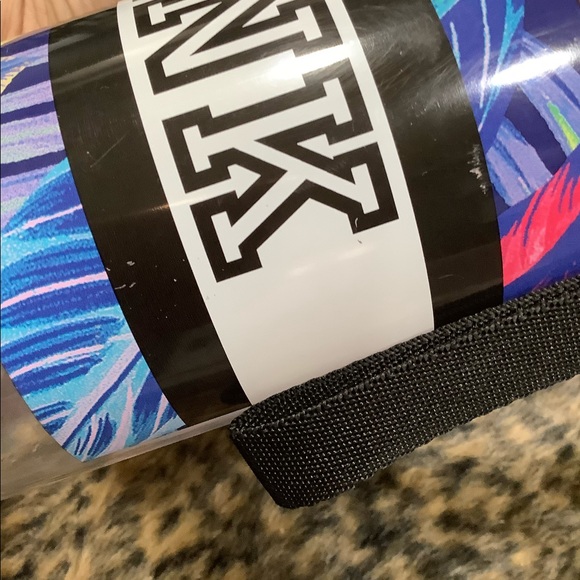 30oz THERMOS BY PINK, WRISTBAND AND REUSABLE BAG - Picture 6 of 9